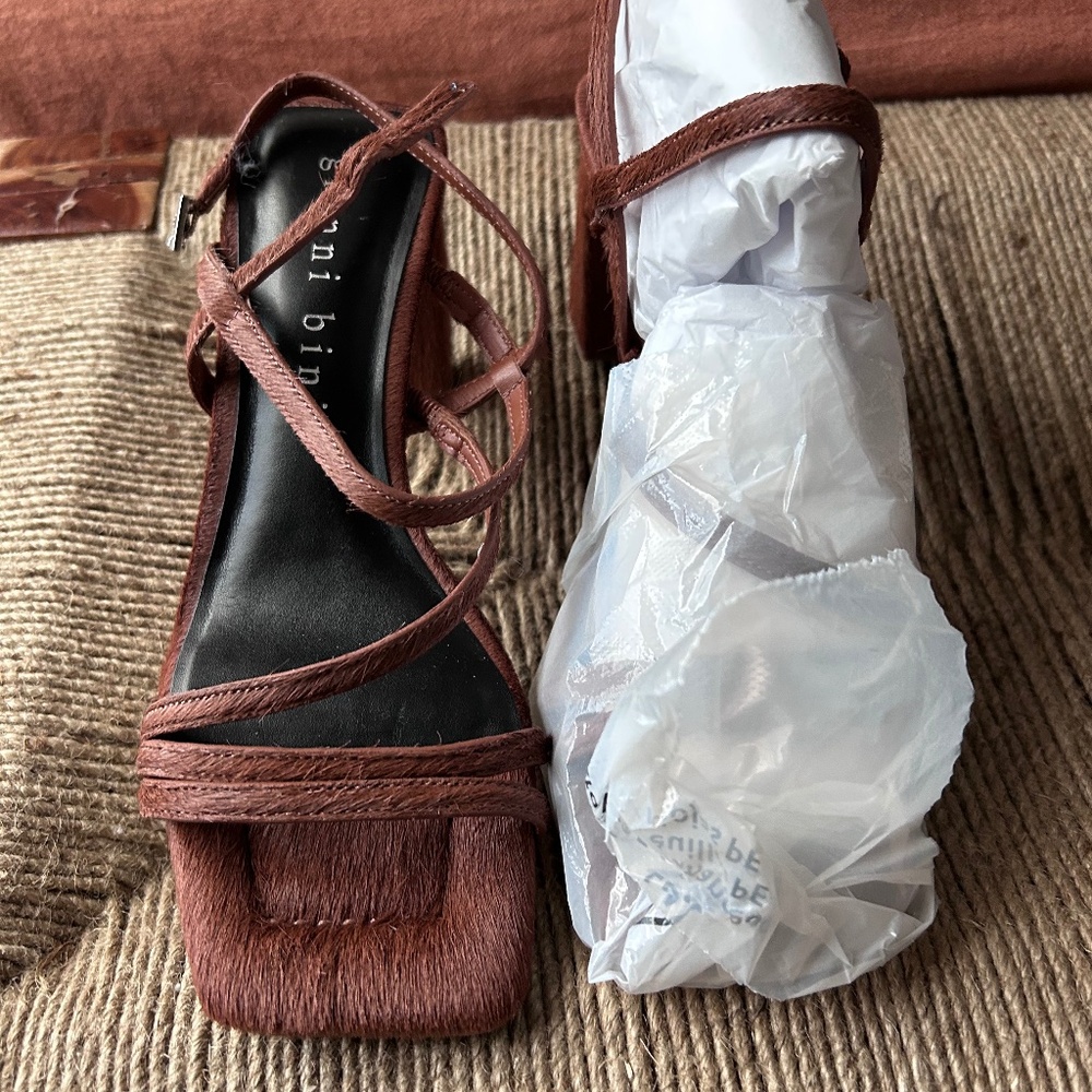Gianni Bini (cowhide Strappy heel)